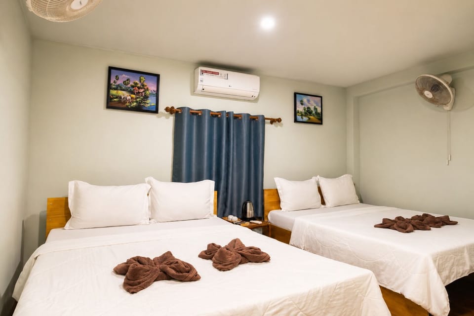 Basic Double or Twin Room, 2 Bedrooms | Bathroom | Free toiletries, towels