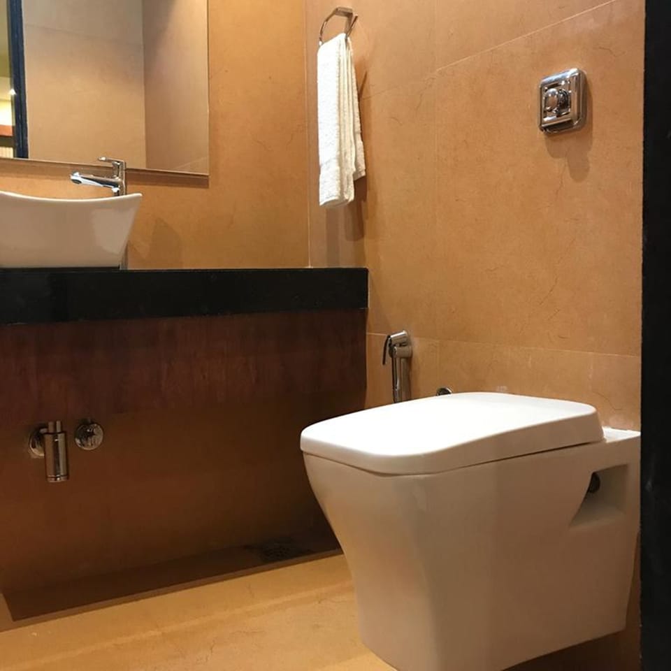 Deluxe Double Room, 1 Double Bed | Bathroom | Shower, towels