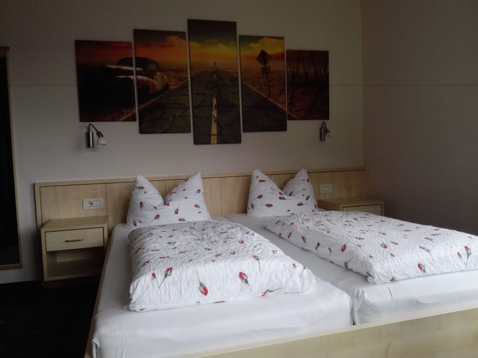 Quadruple Room | In-room safe, desk, rollaway beds, free WiFi