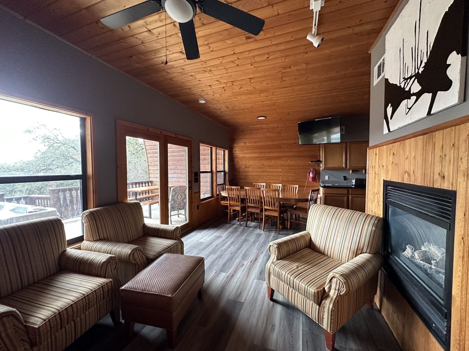 Individually furnished, laptop workspace, soundproofing, free WiFi