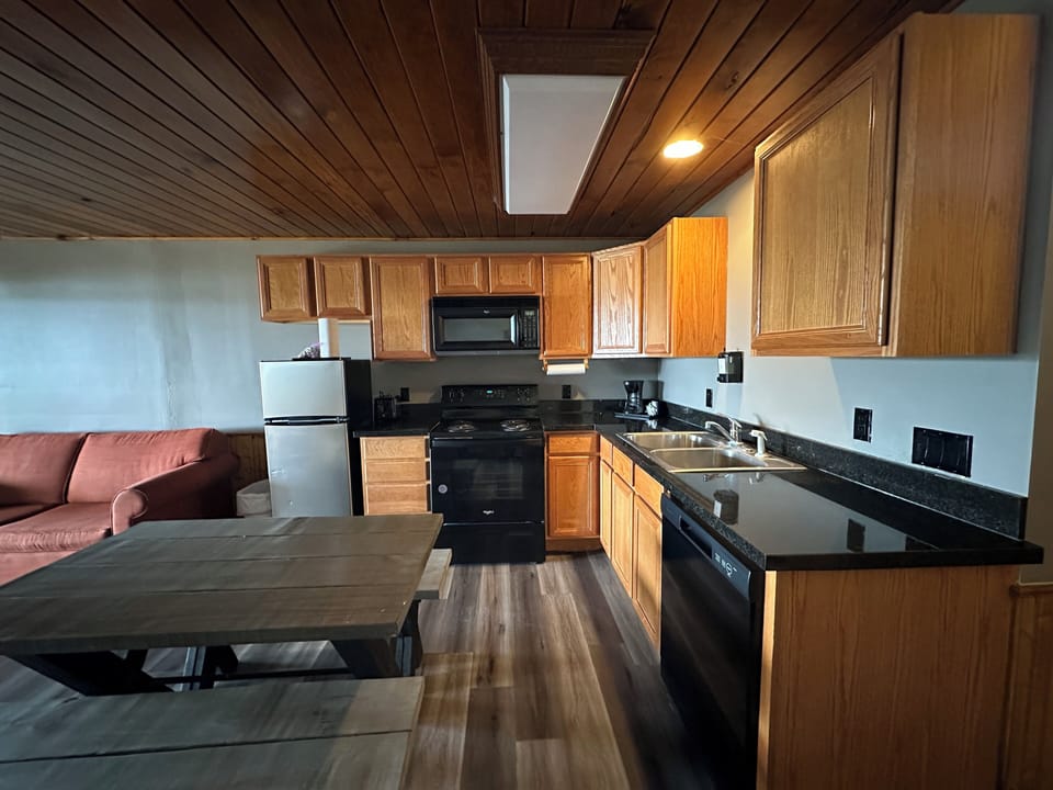 Individually furnished, laptop workspace, soundproofing, free WiFi