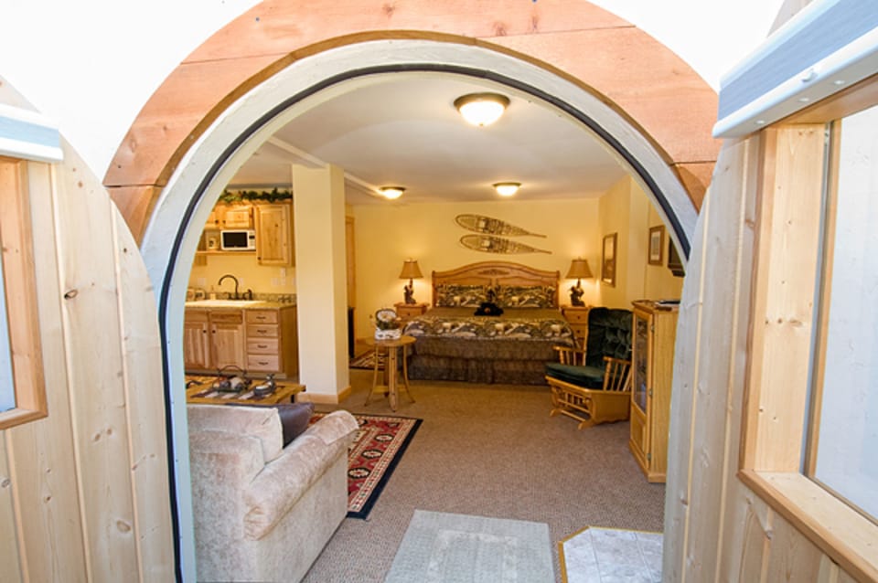 Luxury Single Room, Hot Tub (The Chalet) | Egyptian cotton sheets, premium bedding, memory foam beds