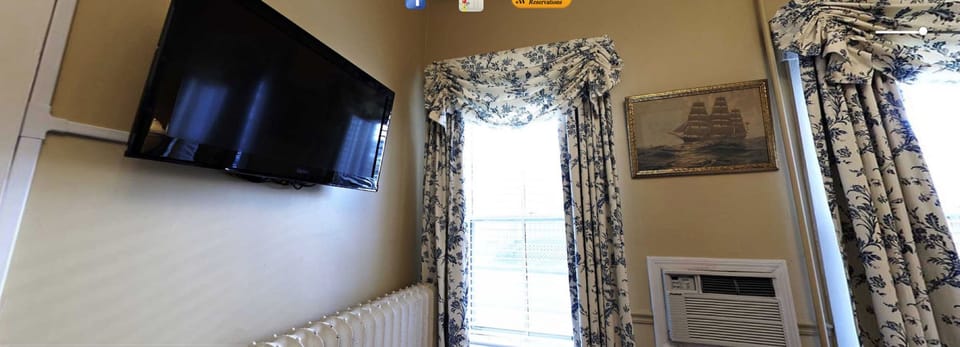 Room, 1 King Bed, Private Bathroom | Individually decorated, iron/ironing board