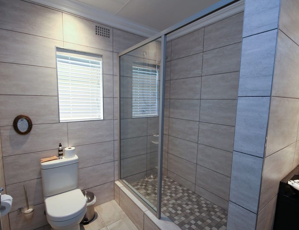 King Suite | Bathroom