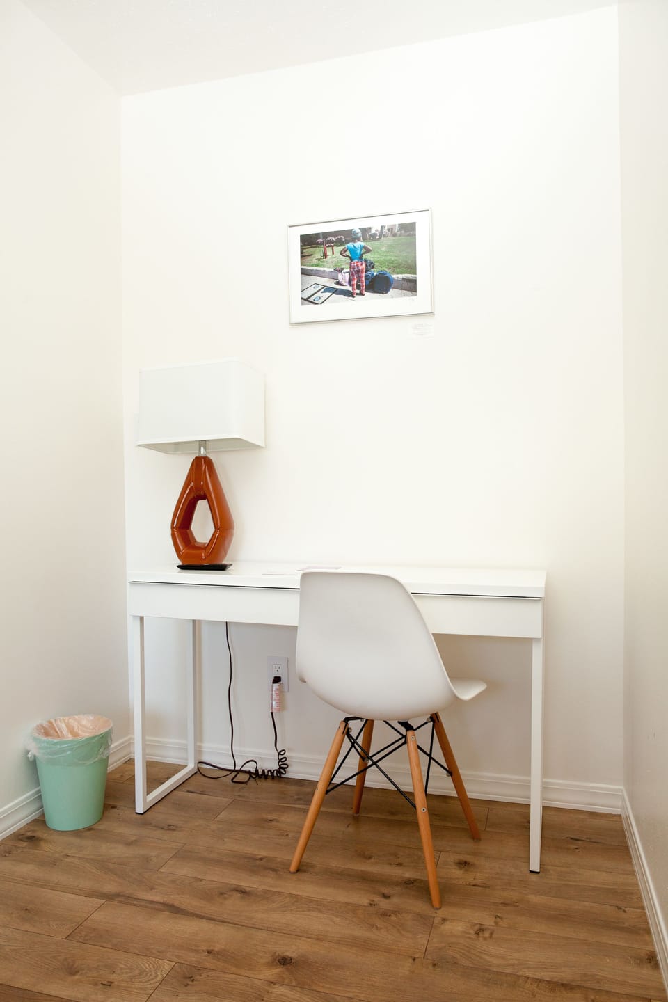 Single Room, 1 King Bed | Desk, laptop workspace, free WiFi, bed sheets