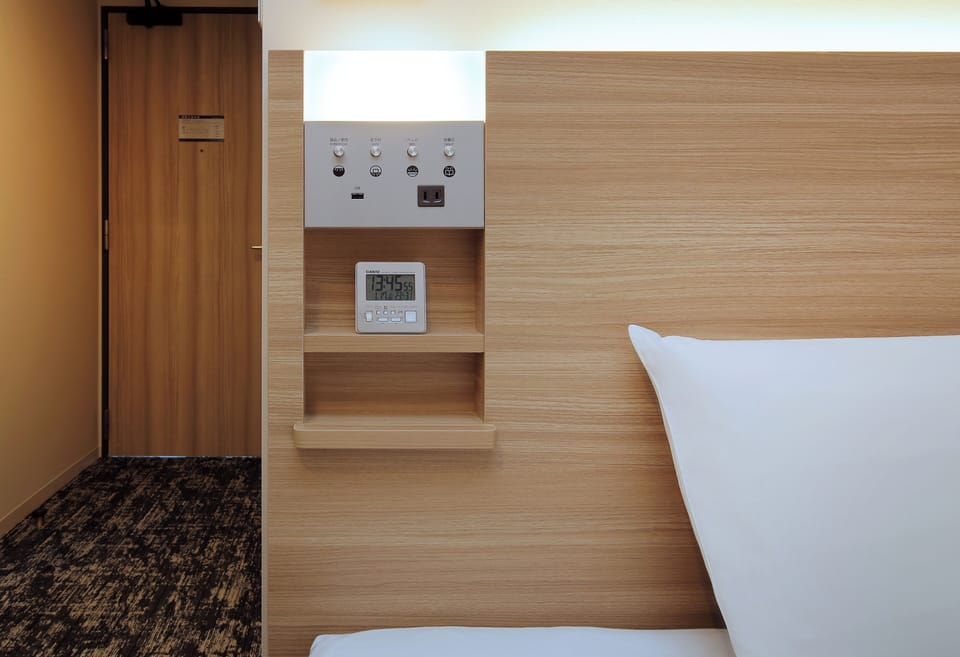 Free WiFi, bed sheets