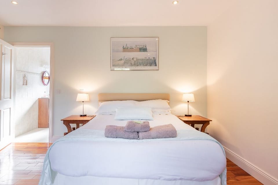 Superior Double Room, Ensuite | Laptop workspace, WiFi (free), individually decorated