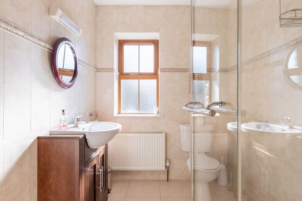 Superior Double Room, Ensuite | Laptop workspace, WiFi (free), individually decorated