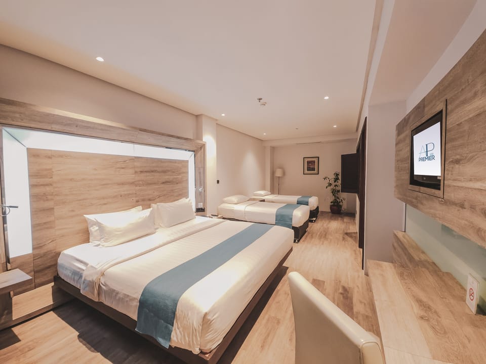 Quad Room | 1 bedroom, in-room safe, desk, blackout drapes