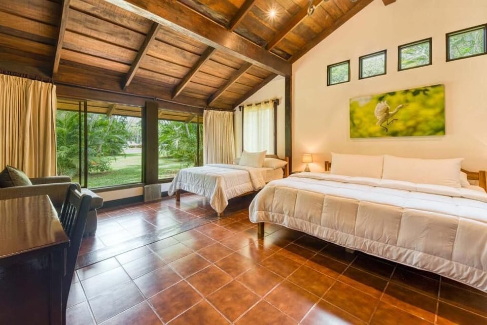 Quadruple Suite | Hypo-allergenic bedding, in-room safe, individually furnished, desk