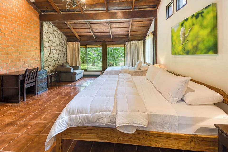 Suite | Hypo-allergenic bedding, in-room safe, individually furnished, desk