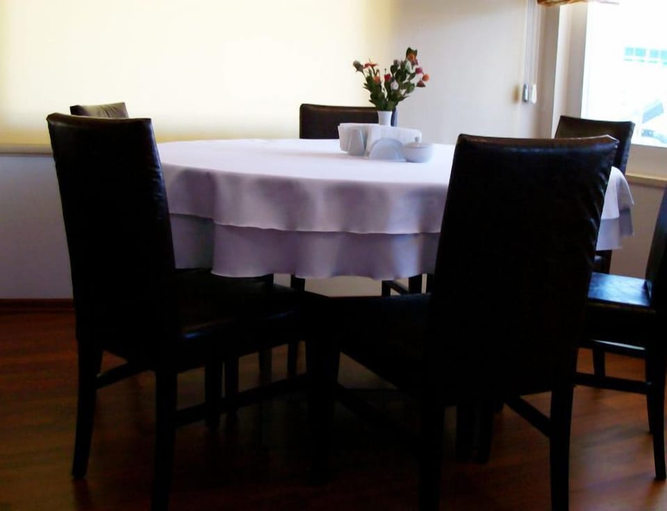 Breakfast, lunch and dinner served
