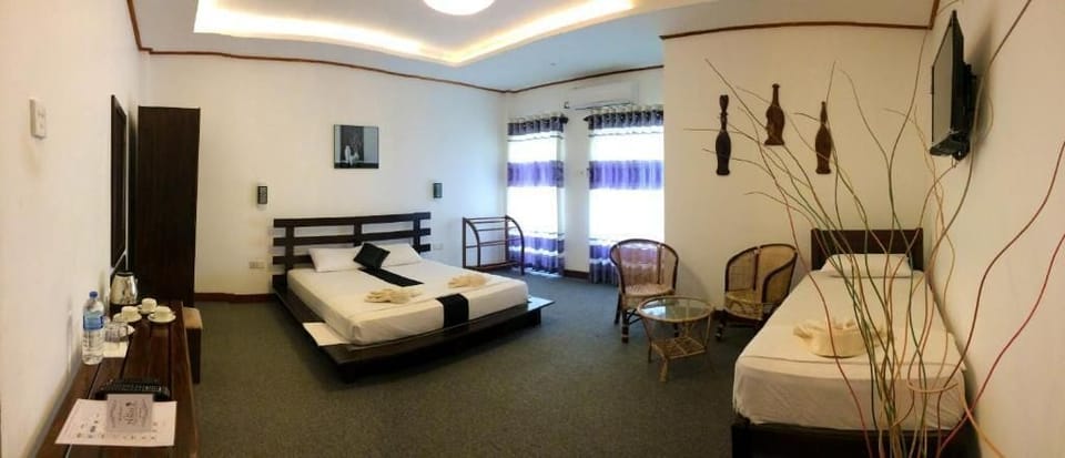 Hypo-allergenic bedding, minibar, desk, soundproofing