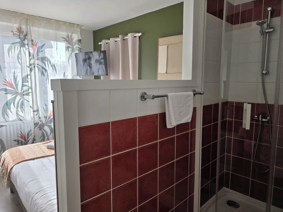 Single Room | Individually decorated, individually furnished, desk, free WiFi