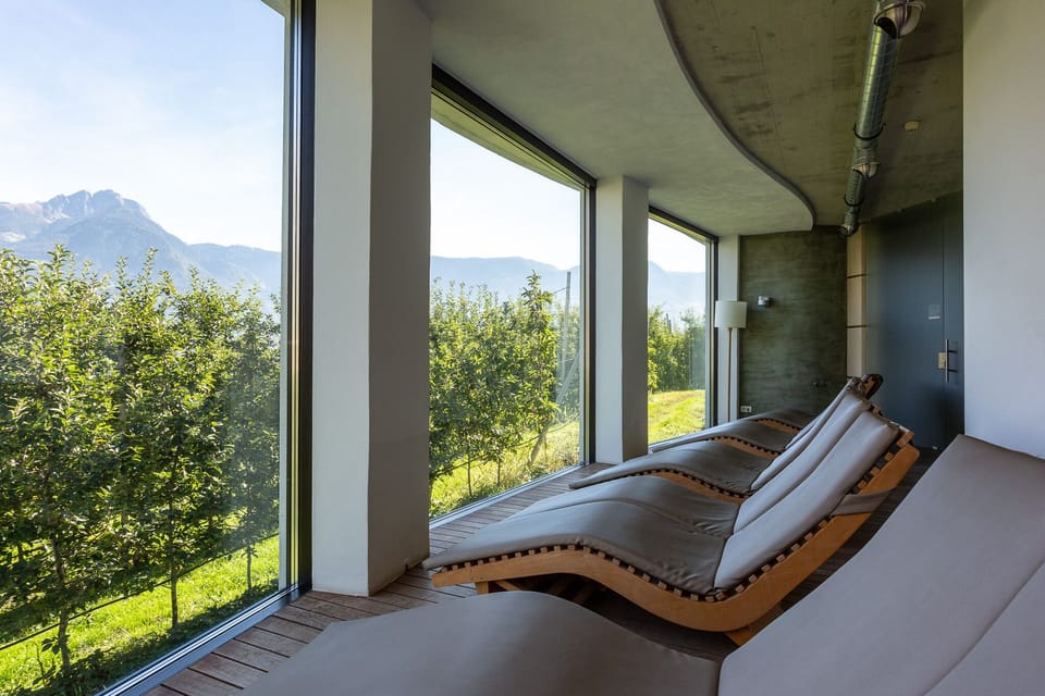 Sauna, steam room, body treatments, aromatherapy, hot stone massages