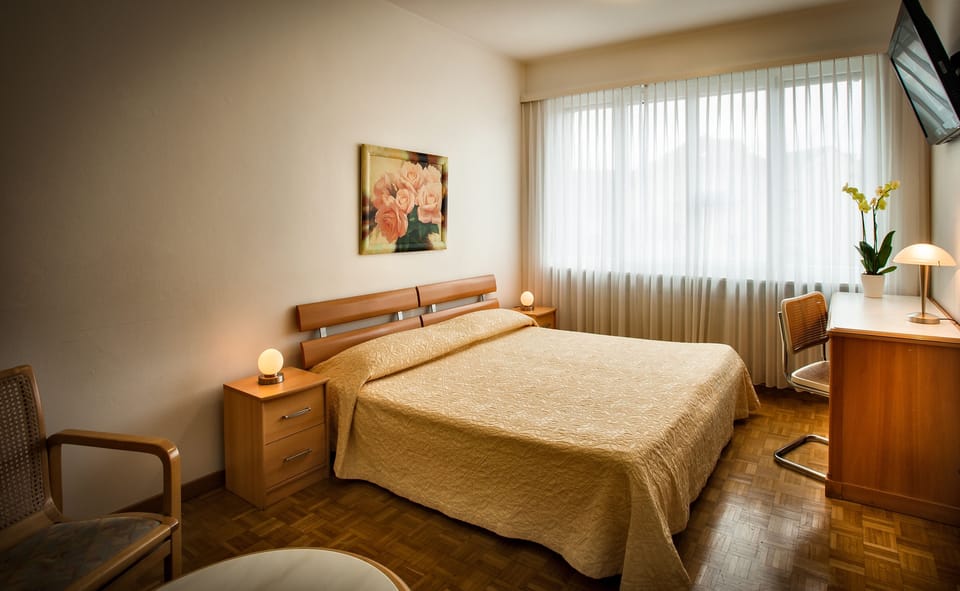 In-room safe, free WiFi, bed sheets