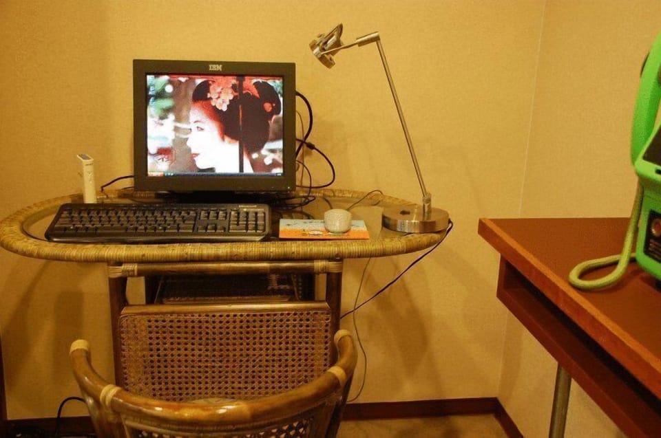 In-room safe, blackout drapes, free WiFi