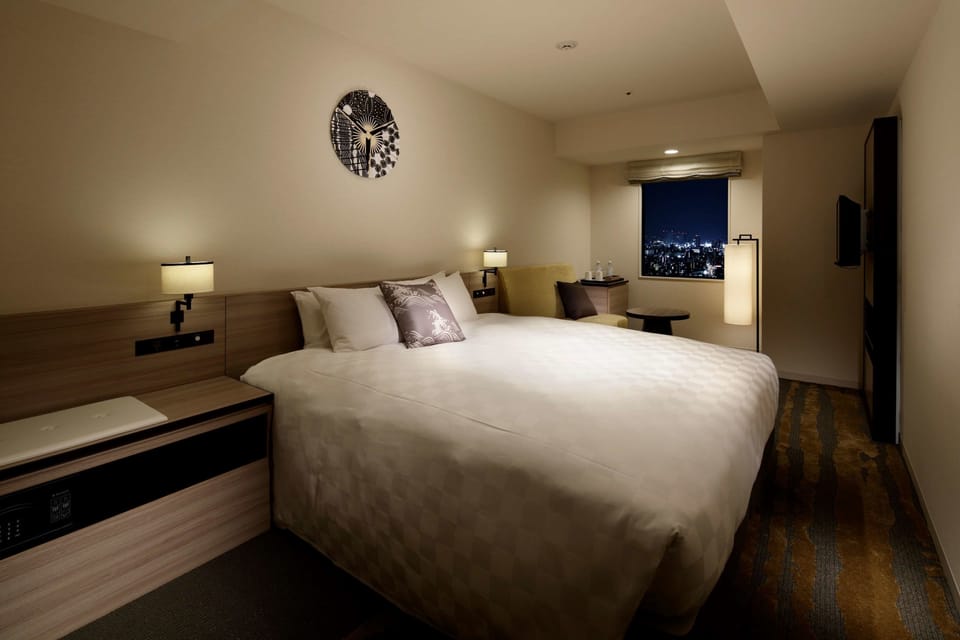 36th-37th Double Room, Non-Smoking (Panorama Floor) | Down comforters, in-room safe, blackout drapes, iron/ironing board