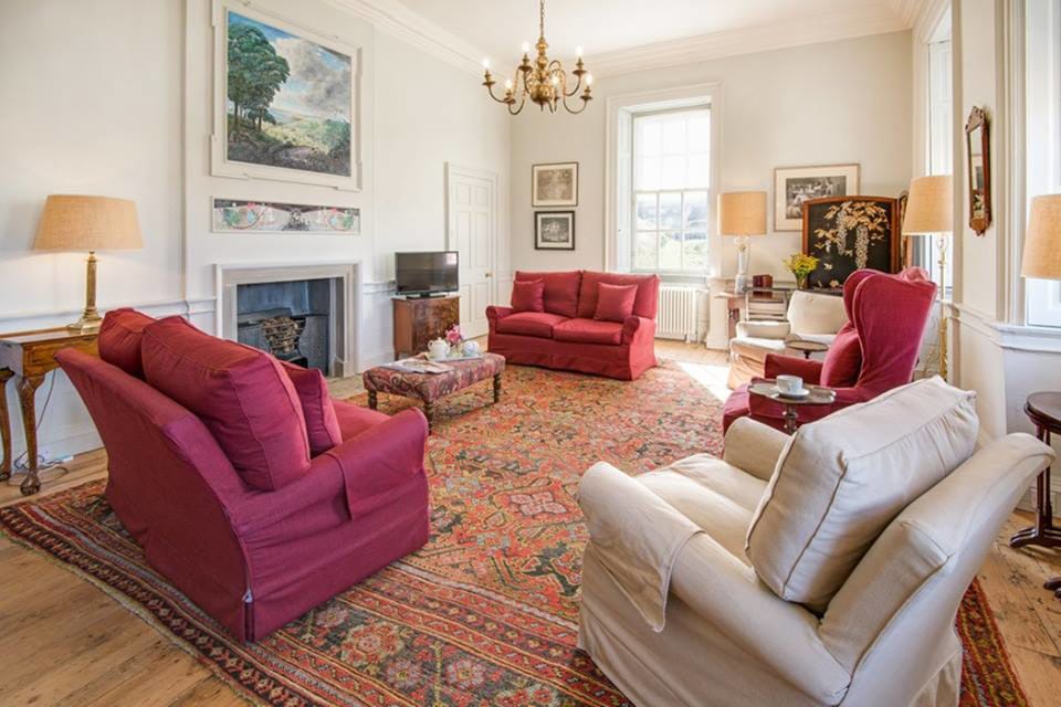 House | Living room | Flat-screen TV, fireplace, DVD player