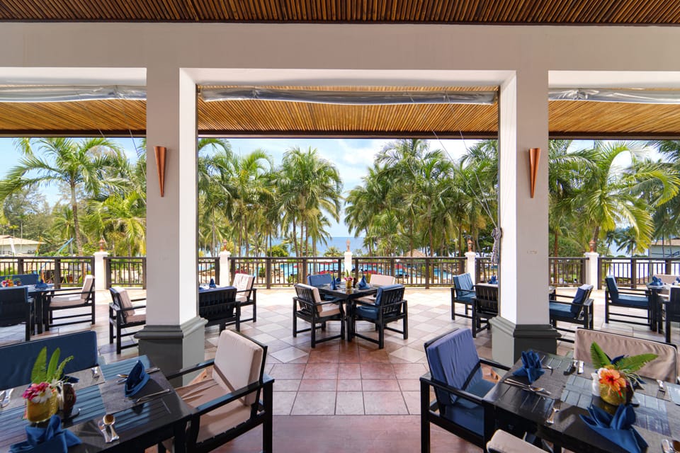 7 restaurants; breakfast, lunch, and dinner served