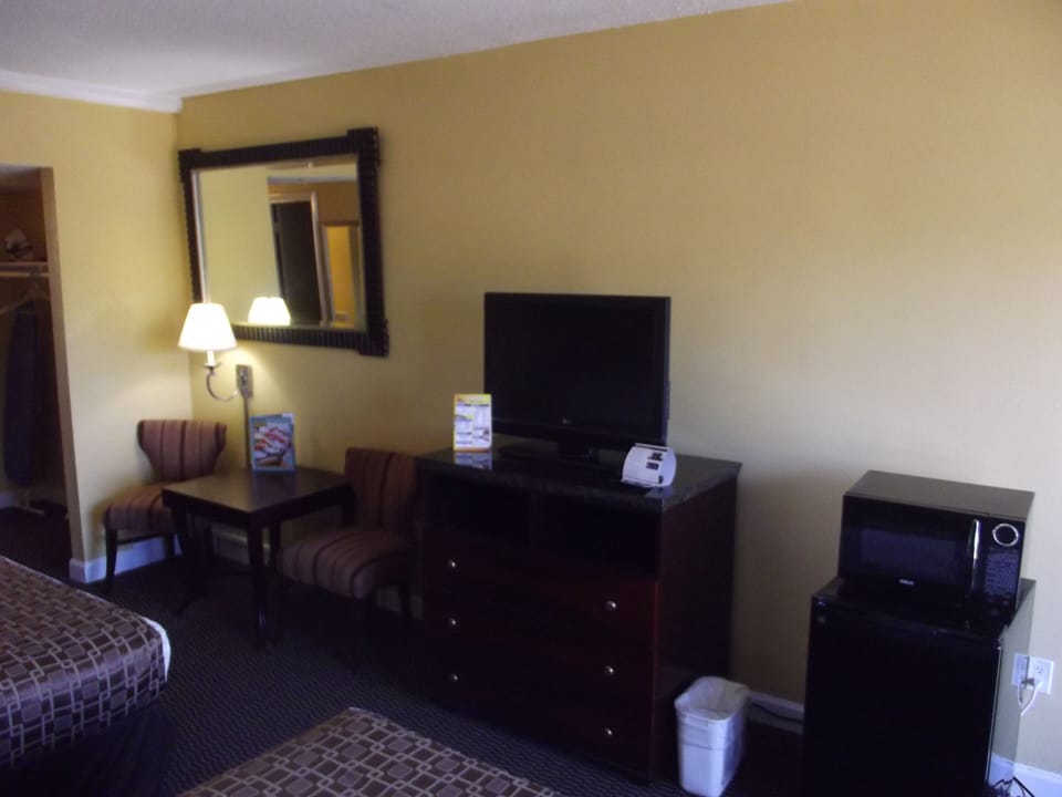 Deluxe Room, 2 Queen Beds, Non Smoking | Television