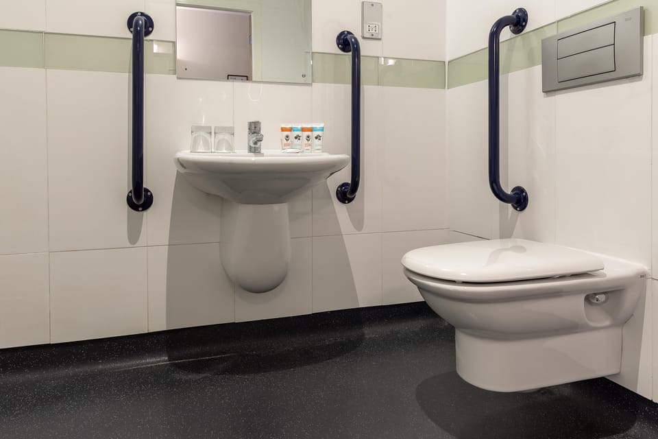 Standard Room, Accessible | Bathroom | Eco-friendly toiletries, hair dryer, towels