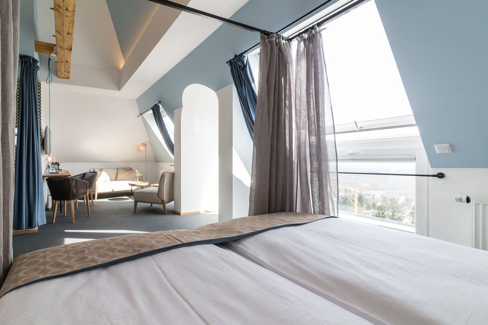 Junior Suite | Hypo-allergenic bedding, in-room safe, individually furnished, desk