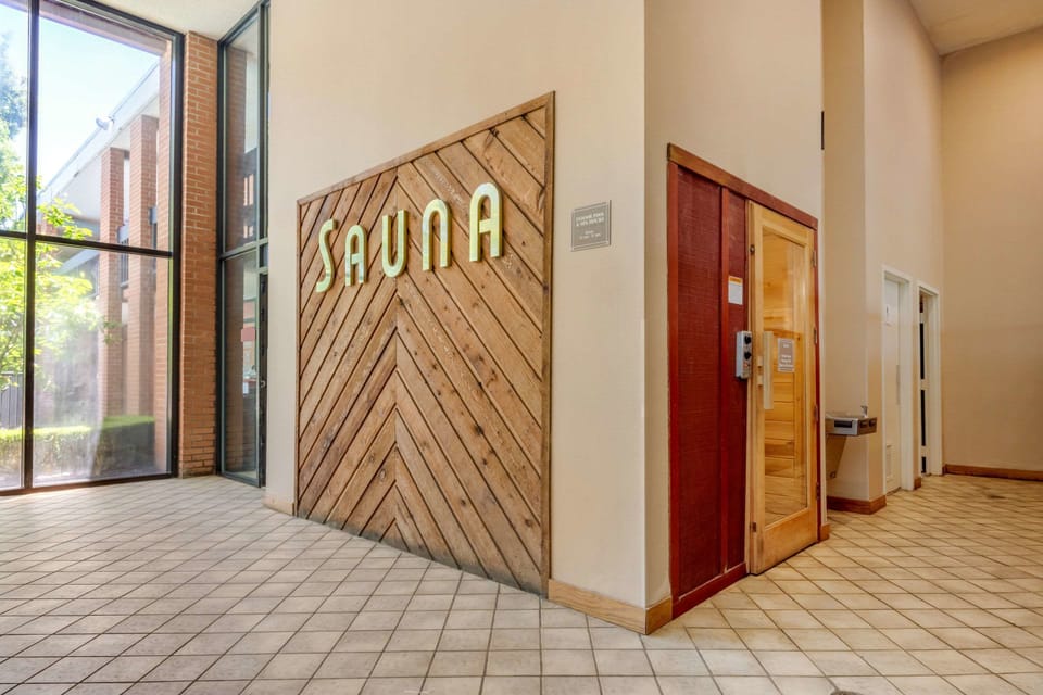 Indoor pool, seasonal outdoor pool, sun loungers