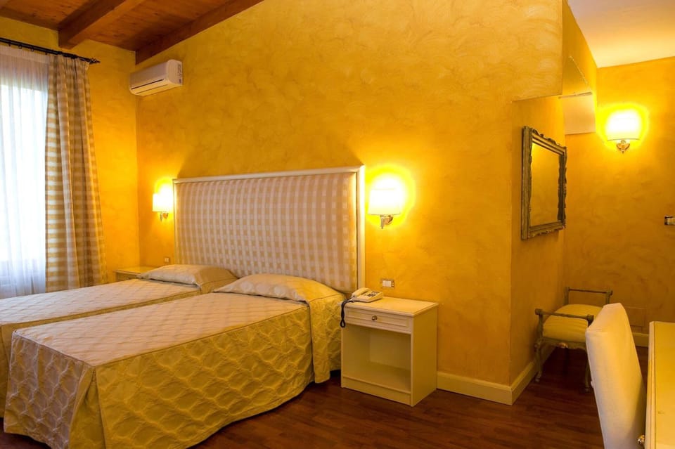 In-room safe, desk, WiFi (free), bed sheets