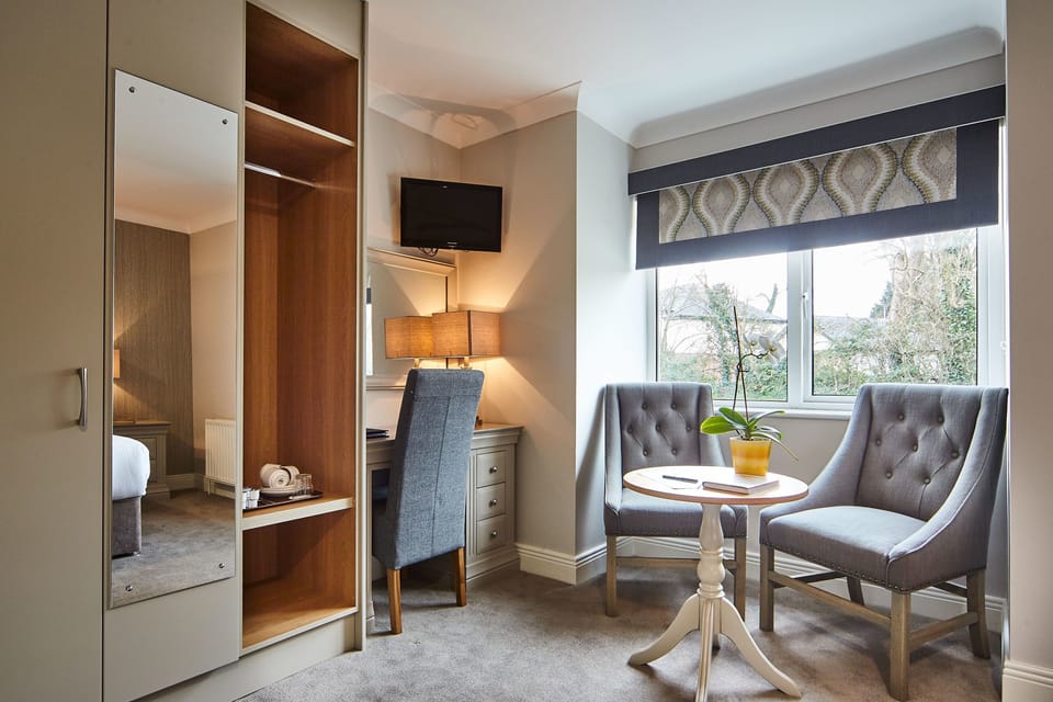 Double or Twin Room | Bathroom | Combined shower/tub, free toiletries, hair dryer, towels