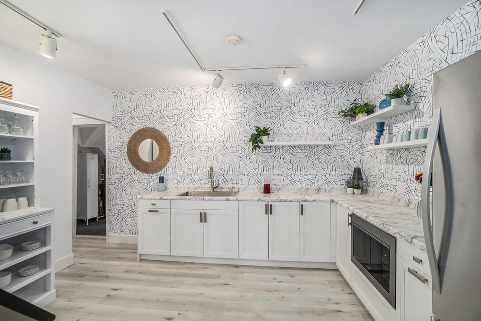Shared fridge, microwave, cookware/dishes/utensils