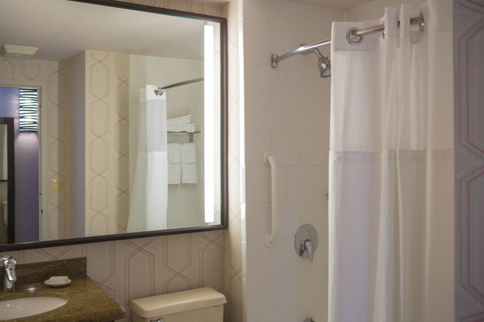 Combined shower/tub, designer toiletries, hair dryer, towels