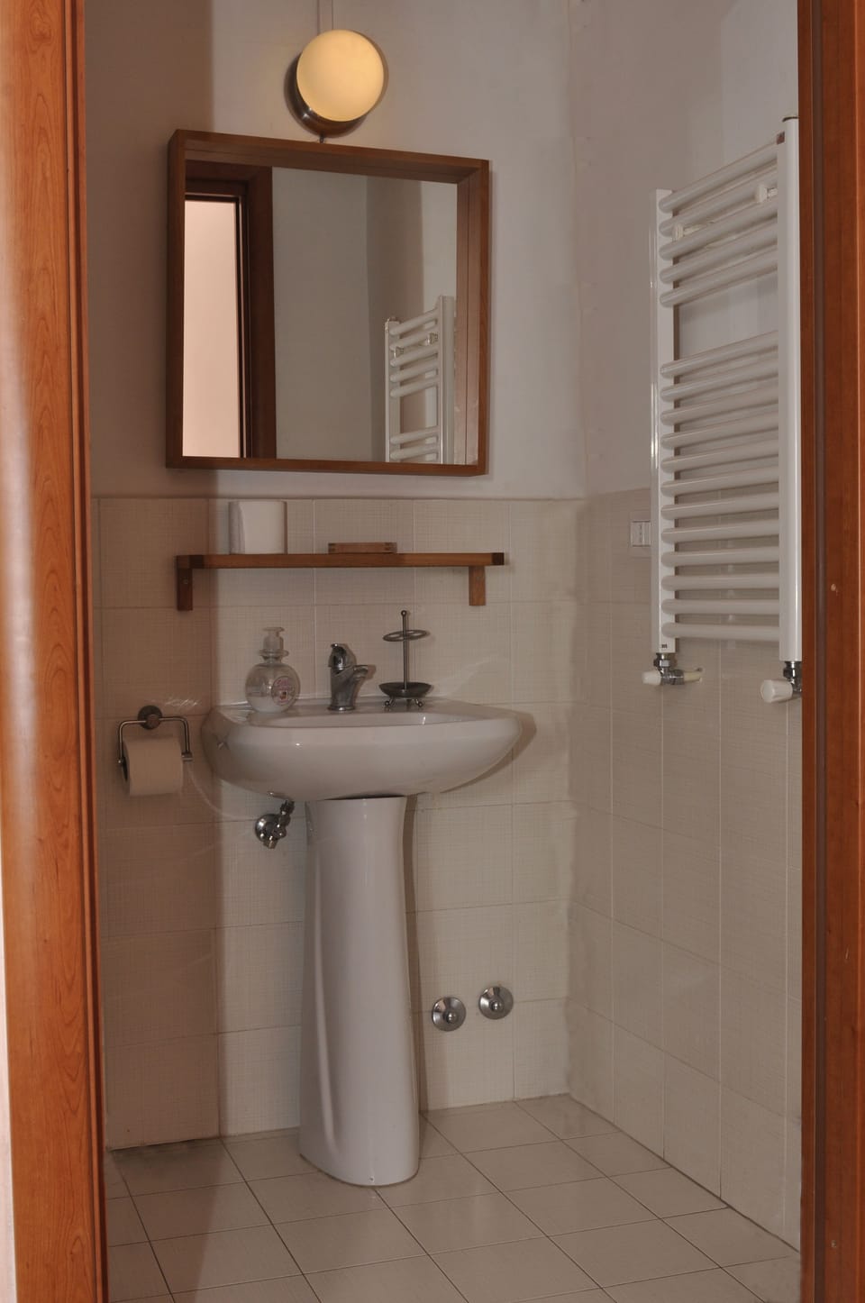Double Room Single Use, Private Bathroom | Bathroom | Shower, hair dryer, towels