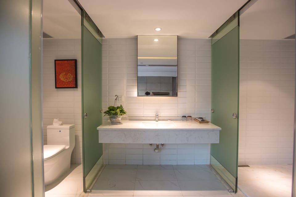 Executive Suite, 1 King Bed | Premium bedding, in-room safe, blackout drapes, soundproofing
