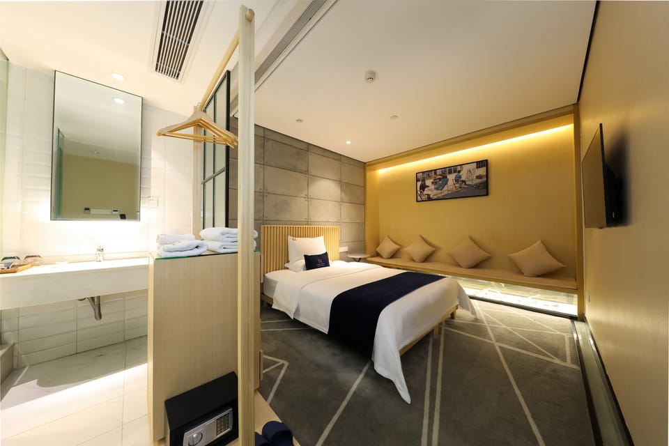 Design Double Room | Premium bedding, in-room safe, blackout drapes, soundproofing