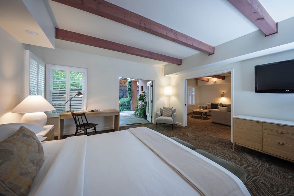 Suite, 1 King Bed | Hypo-allergenic bedding, down comforters, pillowtop beds, in-room safe