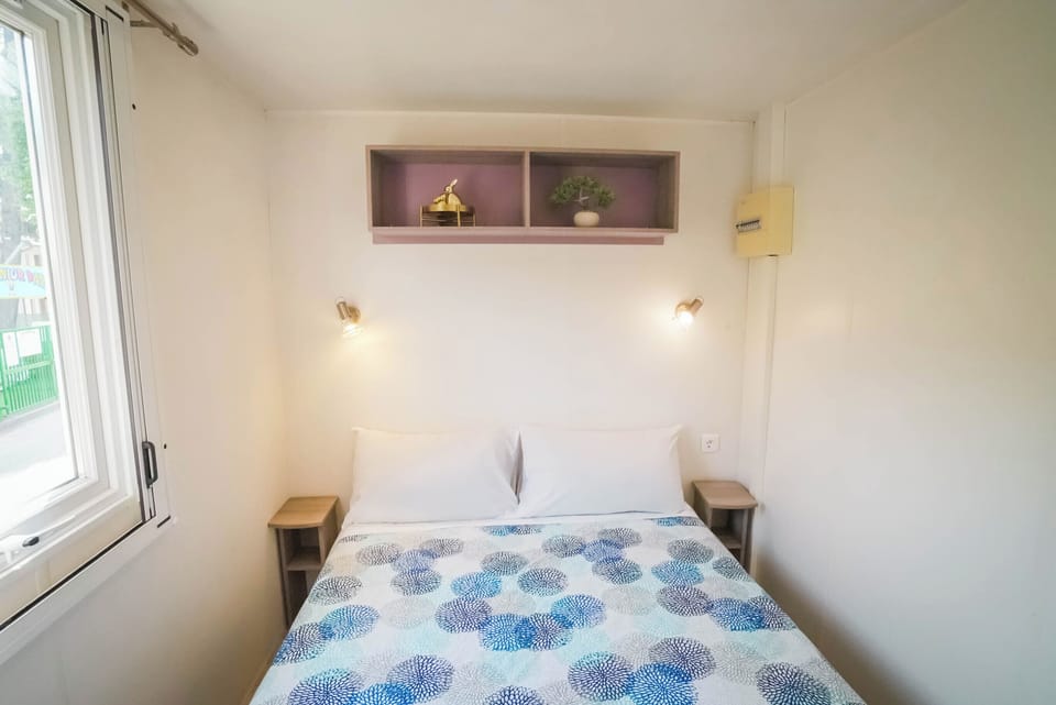 Premium Mobile Home, 3 Bedrooms, Terrace | Cribs/infant beds, internet