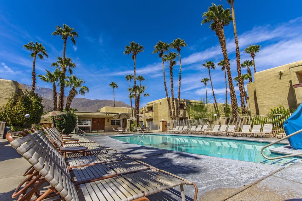 Outdoor pool, pool umbrellas, sun loungers
