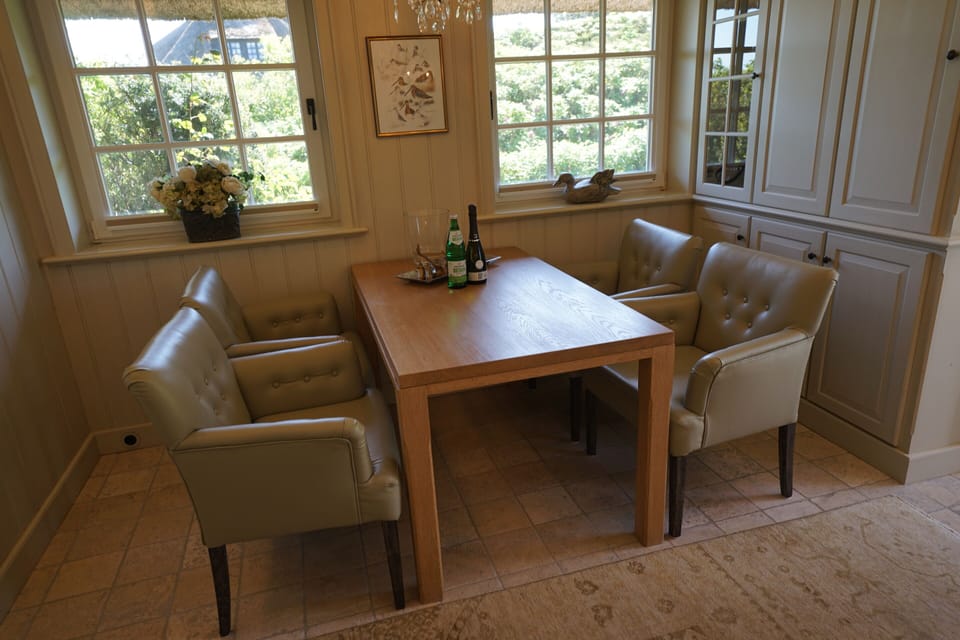 Deluxe Apartment, Private Bathroom | Dining