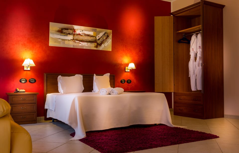 Deluxe Double or Twin Room, Balcony, Park View | Egyptian cotton sheets, premium bedding, Tempur-Pedic beds, minibar