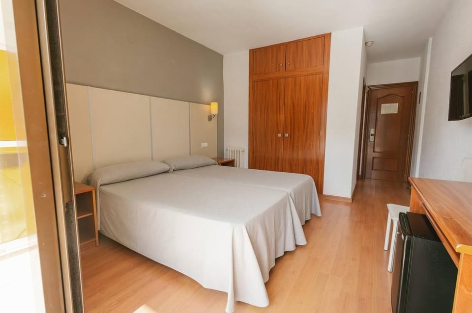 Down comforters, minibar, in-room safe, desk