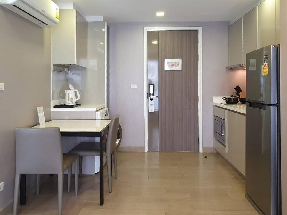 1 Bedroom Apartment  | Living area | Flat-screen TV
