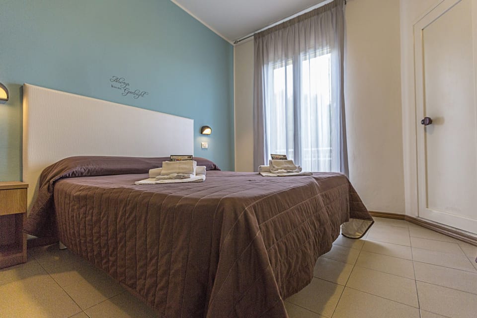 Double Room | In-room safe, desk, cribs/infant beds, rollaway beds