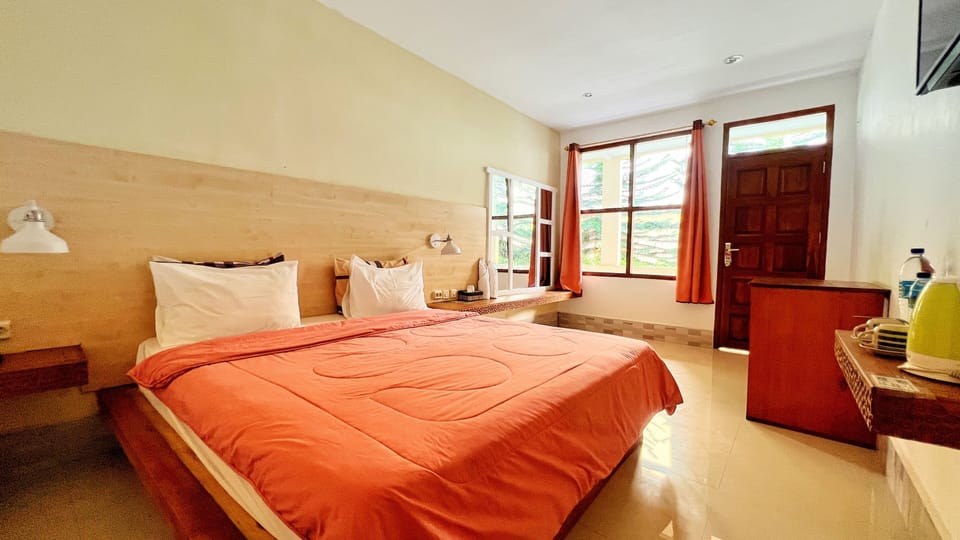 Superior Double Room | Desk, WiFi (free), bed sheets