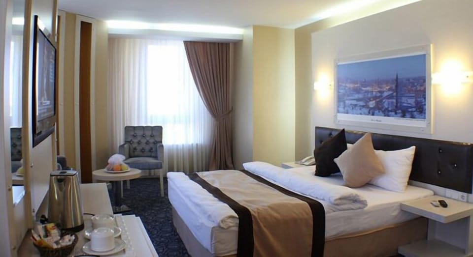 In-room safe, desk, laptop workspace, free WiFi