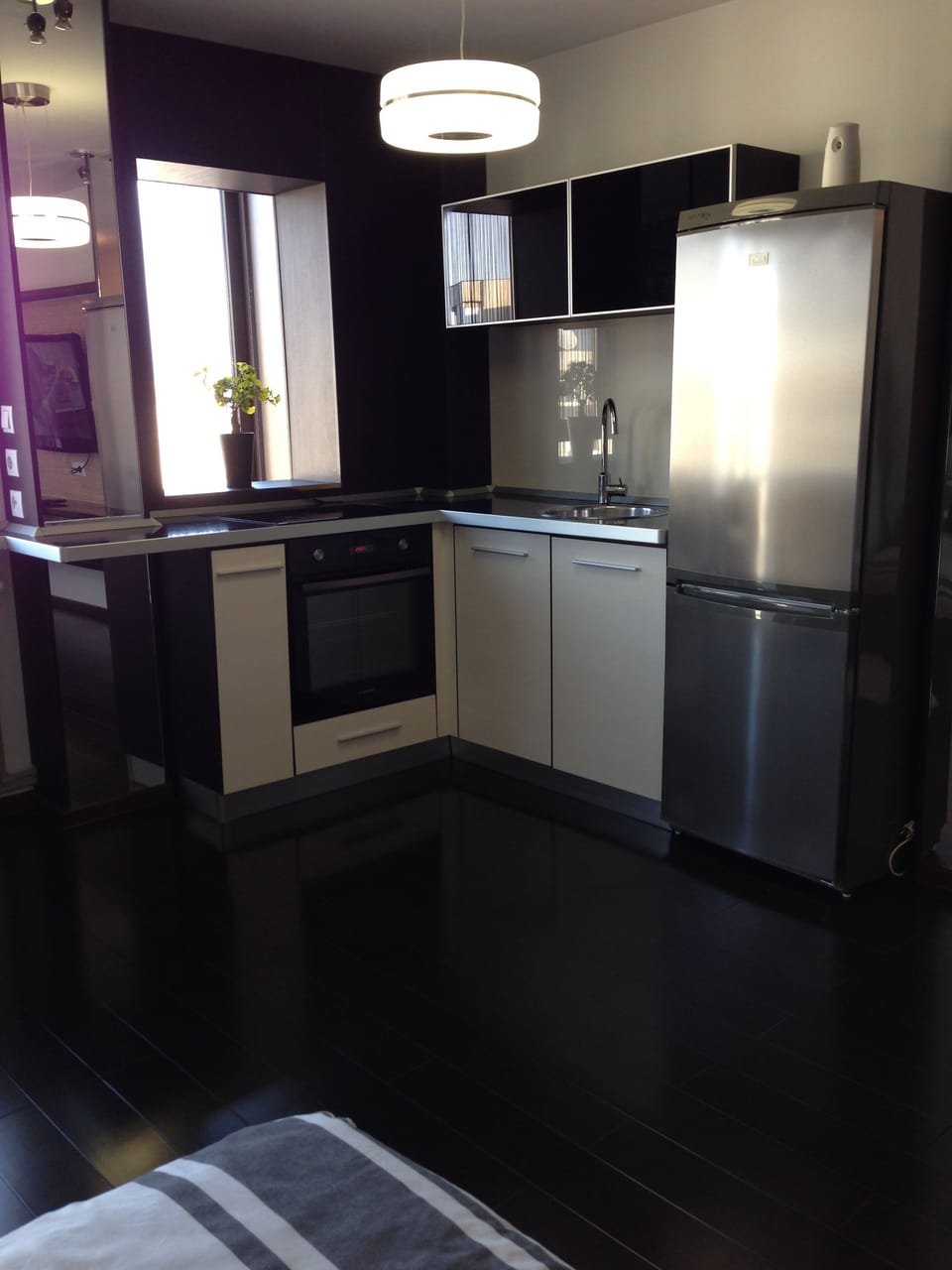 Luxury Studio, 1 Queen Bed, City View | Private kitchen | Fridge, microwave, oven, stovetop