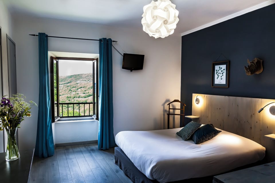 Standard Double Room | Minibar, in-room safe, free WiFi, bed sheets