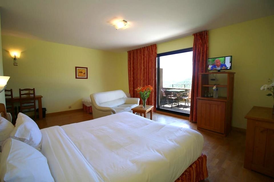 Minibar, in-room safe, free WiFi, bed sheets