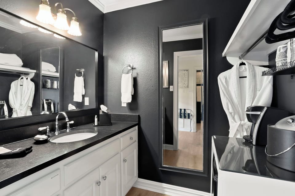 Room, Private Bathroom (12 - Eleanor Eliza Room - King - Mansion View - upstairs)  | Bathroom | Hair dryer, towels