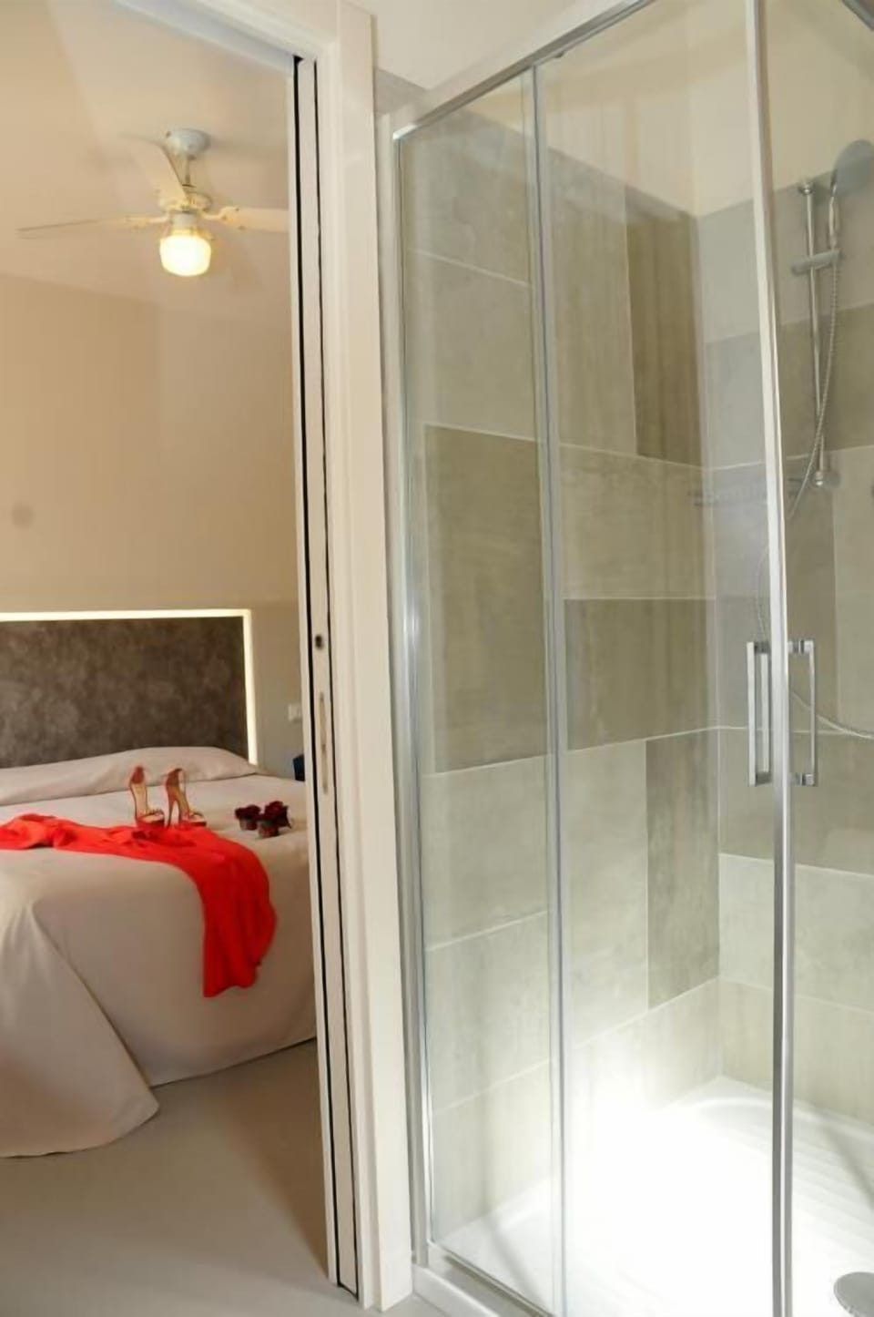 Shower, free toiletries, bidet, towels